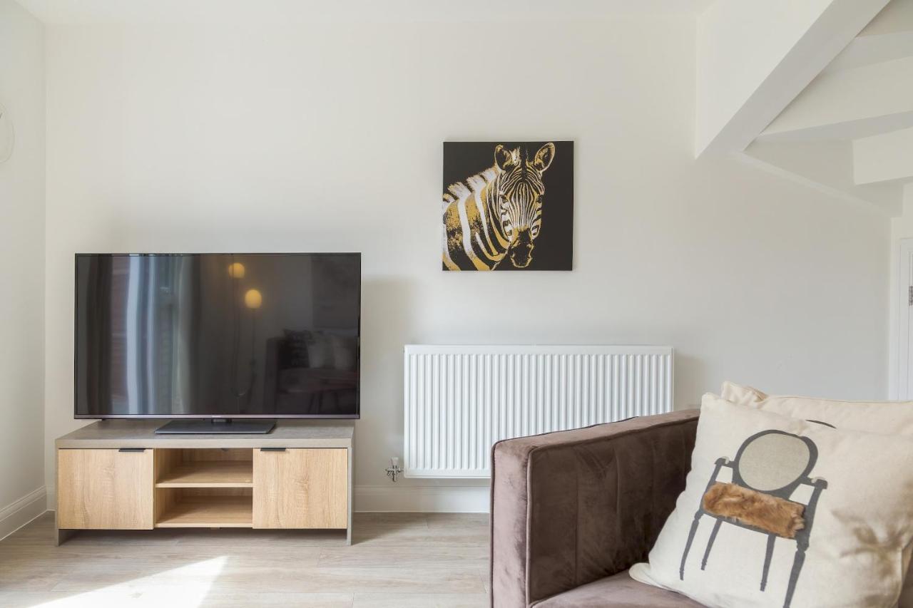 Вилла Pass The Keys Cheerful 4 Bed Central Townhouse Garden & Parking Бирмингем Экстерьер фото